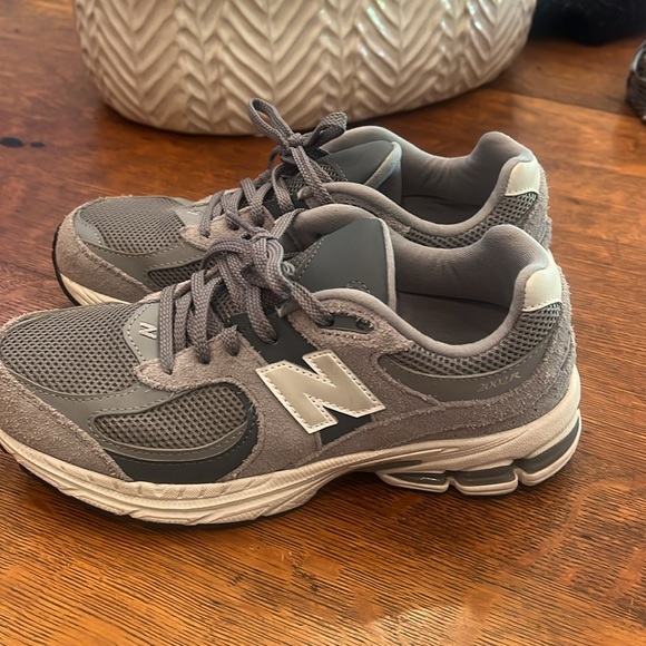 New Balance 2002R Sneakers - Picture 2 of 5